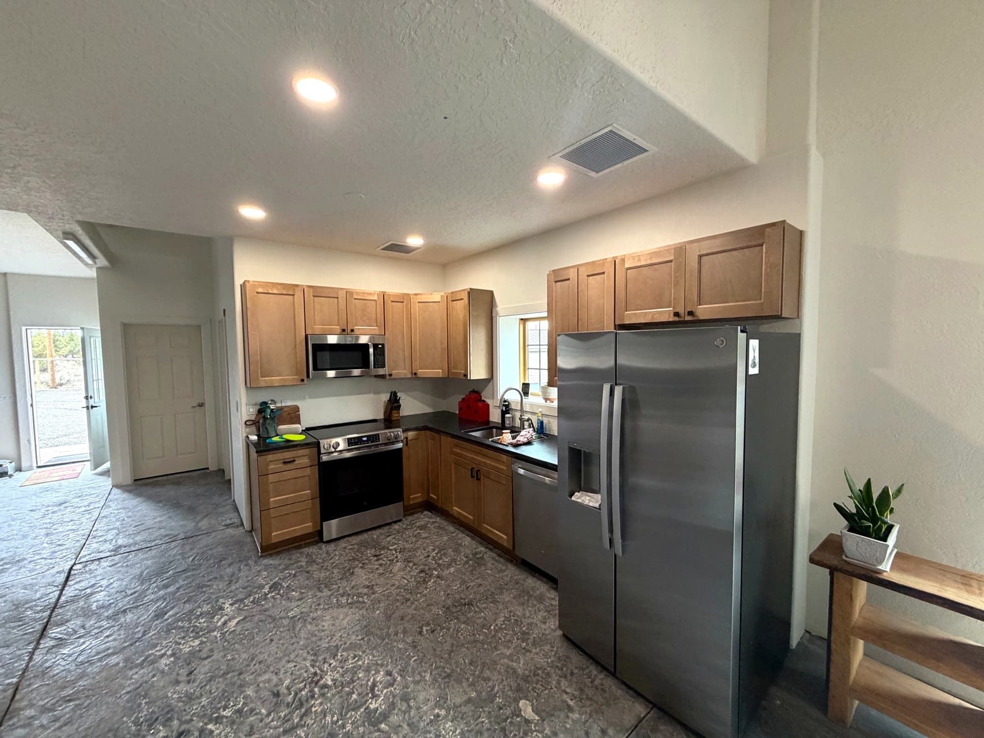 Martinsen Construction, kitchen remodel with wood cabinets and stainless appliances, Central Oregon